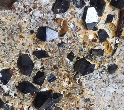 斯里蘭卡鈦礦石進口清關_礦石自動進口許可證辦理