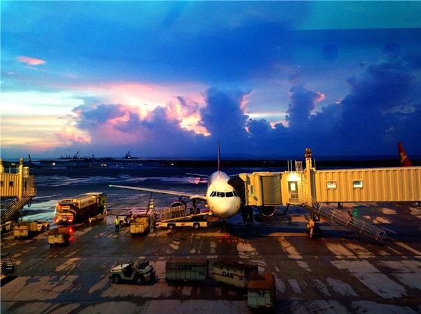 1647423725739276.jpg 機(jī)場(chǎng)化妝品清關(guān)代理_副本.jpg